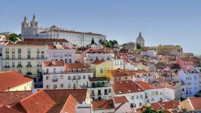Избирательные участки начали работу в Португалии