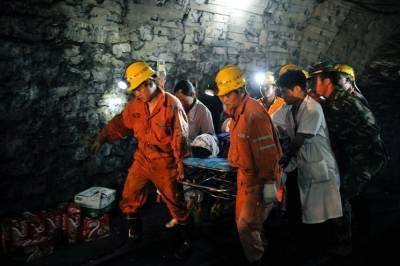 В Китае спасли 11 шахтеров из заблокированной после взрыва шахты