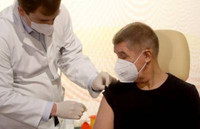 Премьер-министр Чехии Бабиш получил вторую дозу вакцины от коронавируса