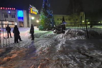 Превысивший скорость водитель из Тверской области снёс металлический забор