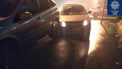 Протаранил припаркованный автомобиль: в Киеве задержали очень пьяного водителя – фото