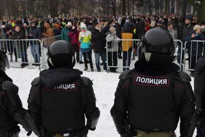 Создателю «Бессмертного полка» сломали руку на акции протеста в Санкт-Петербурге