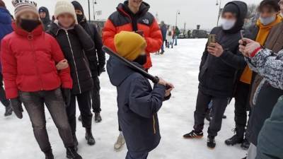 "Тухляк" вместо тусовки: митингующие "за Навального" школьники разочарованы