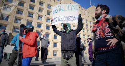 Акция протеста в Тбилиси против ограничений и запретов из-за коронавируса - видео