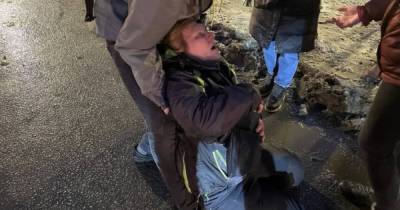 Протесты в России: избитая силовиками женщина в реанимации (ВИДЕО)