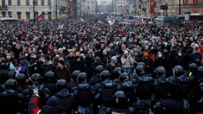 Песков: на акции протеста вышли мало людей, за Путина голосует много