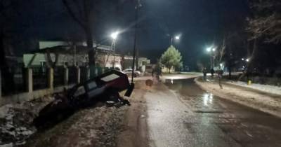 В Славске легковушка съехала в кювет, пострадал водитель (фото)