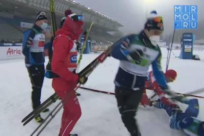 Команду российских лыжников дисквалифицировали с эстафеты на этапе Кубка мира