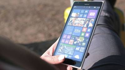 Windows 10X установили и запустили на старом смартфоне Nokia