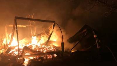 В районе Коблево сгорели деревянные домики на базе отдыха
