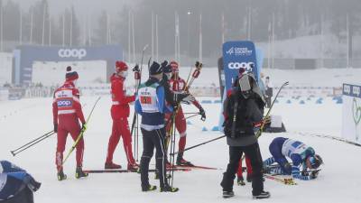 Опубликовано видео, на котором Большунов врезается в финских лыжников после финиша