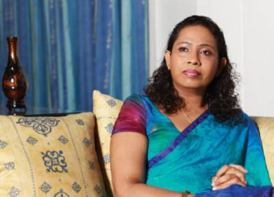 Принимала сироп колдуна и одобрила зелье: глава минздрава Шри-Ланки заболела COVID-10