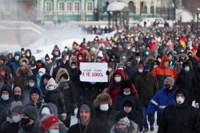 "Многие люди голосуют за Путина": В Кремле отреагировали на акции протеста