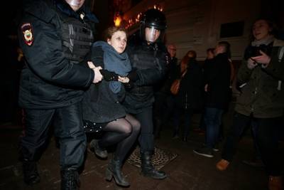 Участниц Pussy Riot арестовали после наезда на полицейского в Москве