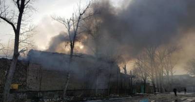Крупный пожар охватил склад горюче-смазочных материалов в ЛНР