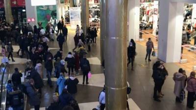 Самарский пранкер ради подписчиков разделся до трусов в торговом центре