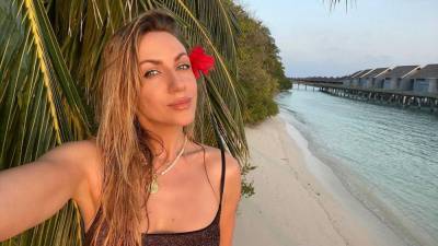 В блестящем купальнике на Мальдивах: Леся Никитюк очаровала фото с отдыха