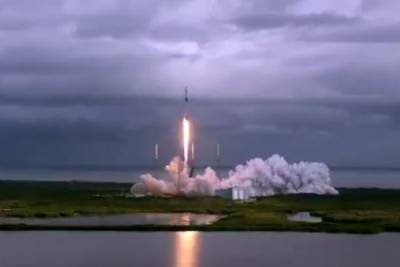 SpaceX запустила на орбиту рекордное число спутников