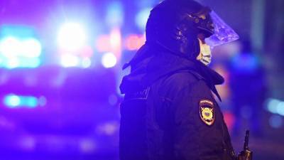 Полицейский посетил пострадавшую на несанкционированной акции в Петербурге