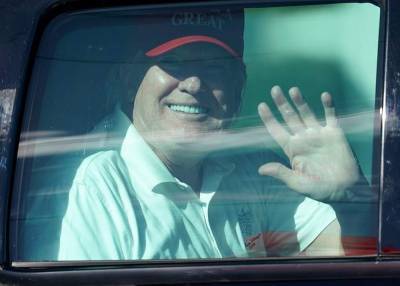 После ухода с поста президента США, Трамп играл в гольф - СМИ