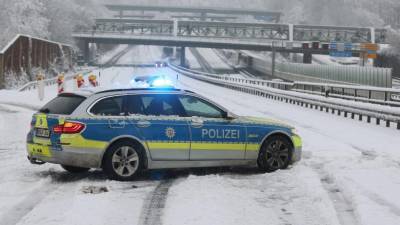 Закрытые дороги и много ДТП: Северный Рейн-Вестфалию накрыли снегопады