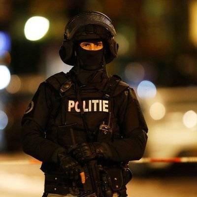 Полиция Нидерландов задержала 25 человек за нарушение комендантского часа