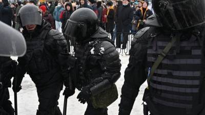 СК РФ возбудил дела за применения силы к силовикам на митингах в Москве
