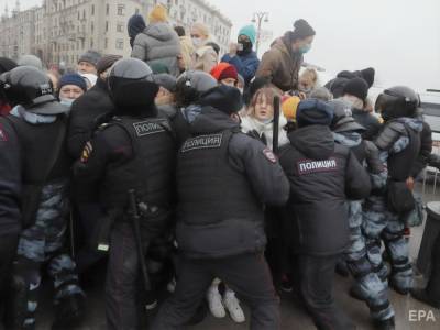 Следком РФ открыл четыре дела о применении насилия к полицейским во время протестов в Москве