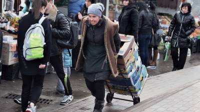 Украинские пенсионеры вынуждены выживать за счет бесплатной еды