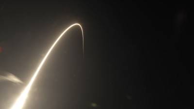 Компания SpaceX произвела одновременный запуск рекордного числа спутников