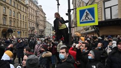 Сторонники Навального не комментируют беспредел митингующих 23 января