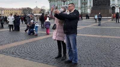 Дворцовую площадь снова открыли для петербуржцев