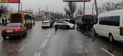 Иномарка выехала на встречку и врезалась в автобус в Одессе: есть погибшие – фото