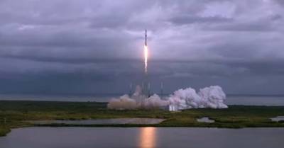SpaceX запустила ракету с рекордным числом спутников