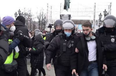 Прибалтийские страны призвали ЕС ввести санкции за действия полиции РФ против протестующих