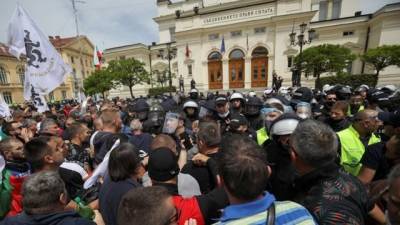 Массовая антиправительственная акция проходит в Софии