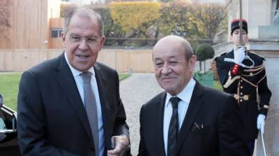 Глава МИД Франции Ле Дриан назвал "нетерпимыми" аресты в России