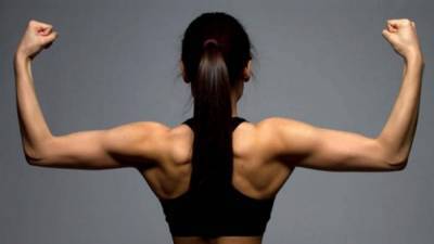 Как сделать рельефную спину: мастер спорта показала ТОП-6 упражнений