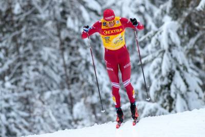 Российский лыжник ударил соперника палкой и сбил с ног на финише гонки