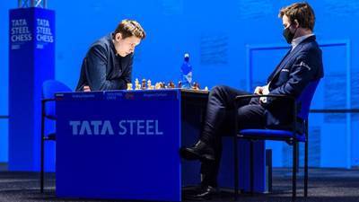 Россиянин Есипенко обыграл Карлсена на шахматном турнире в Нидерландах
