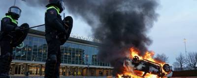 В Нидерландах прошли акции протеста: полиция применила водомёты и слезоточивый газ