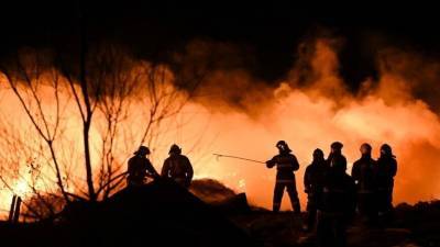 Спасатели ликвидировали крупный пожар на складе ГСМ в Луганске