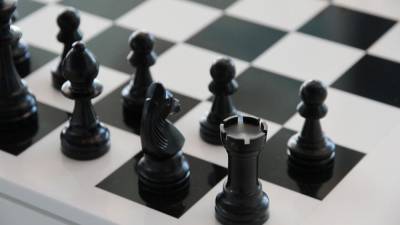 Чемпион мира по шахматам Карлсен проиграл восемнадцатилетнему россиянину