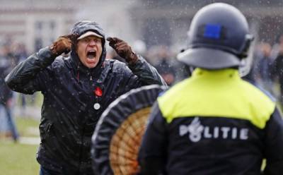 В Амстердаме задержаны более 100 участников уличных протестов