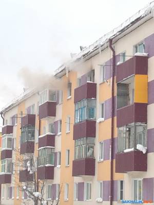 В Углегорске при пожаре спасли двух человек