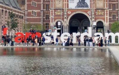 В Нидерландах полиция применила водометы против протестующих