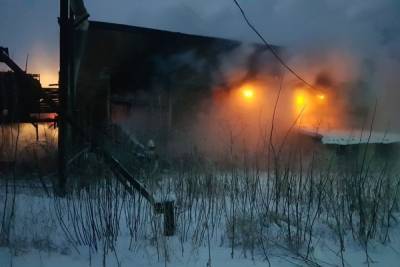 В Свердловской области произошел пожар в тепловозном депо