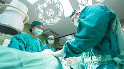 Хирурги из Новосибирска удалили пациентке огромную опухоль мозга