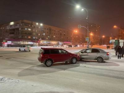 Очевидцы опубликовали фото ДТП на Пионерском бульваре в Кемерове