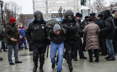 Протесты в России. Путин чешет затылок, Лукашенко потирает руки